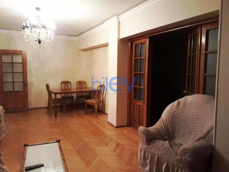 Aylıq Kirayə 3 otaqlı Yeni Tikili bina evi  110m², Bakı