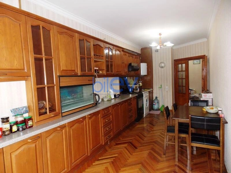 Aylıq Kirayə 3 otaqlı Yeni Tikili bina evi  110m², Bakı