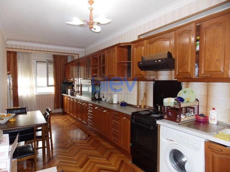 Aylıq Kirayə 3 otaqlı Yeni Tikili bina evi  110m², Bakı