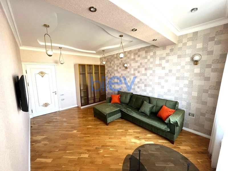 Aylıq Kirayə 3 otaqlı Yeni Tikili bina evi  127m², Bakı