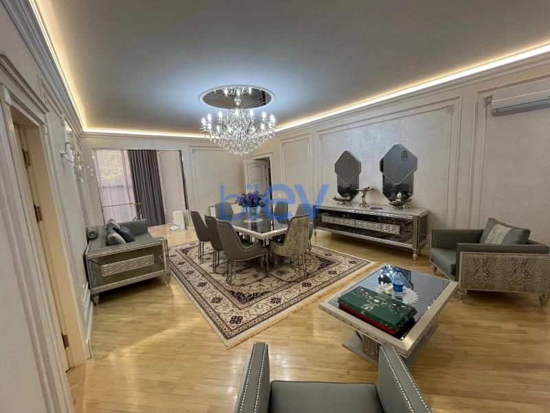 Satış 8 otaqlı Villa  500m², Bakı
