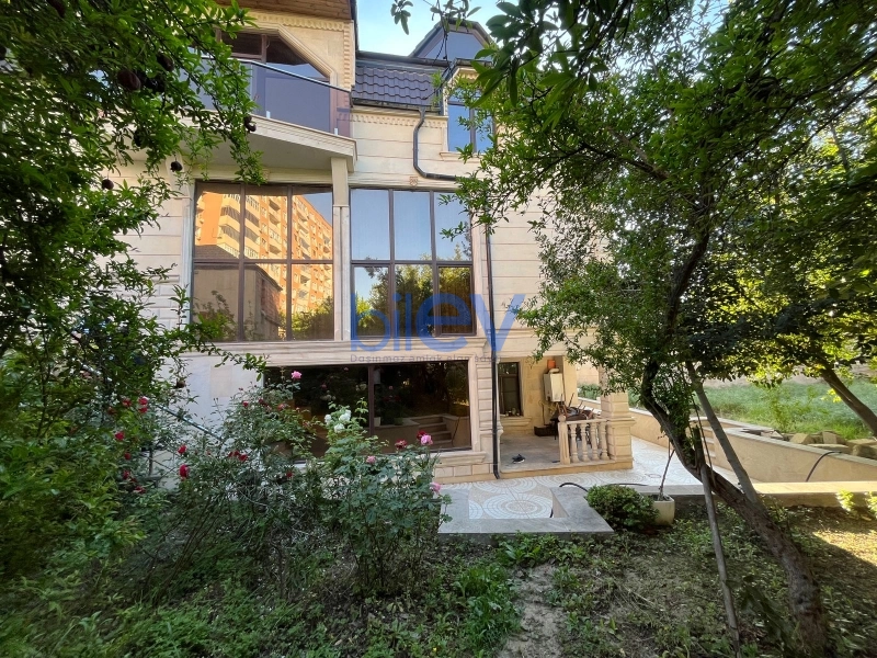 Satış 8 otaqlı Villa  500m², Bakı