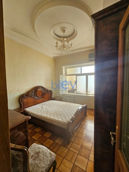 Satış 4 otaqlı Köhnə Tikili bina evi  110m², Bakı