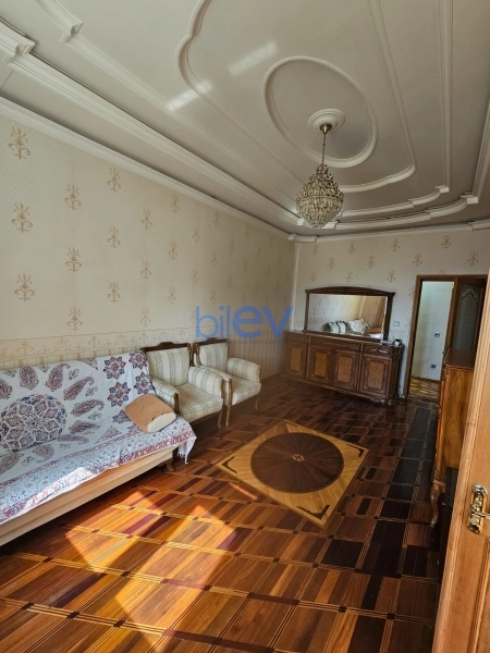 Satış 4 otaqlı Köhnə Tikili bina evi  110m², Bakı