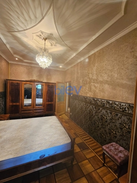 Satış 4 otaqlı Köhnə Tikili bina evi  110m², Bakı