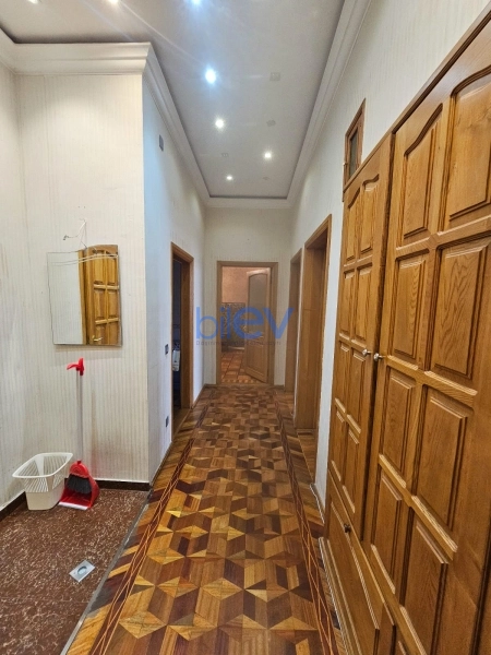 Satış 4 otaqlı Köhnə Tikili bina evi  110m², Bakı