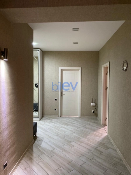 Aylıq Kirayə 3 otaqlı Yeni Tikili bina evi  170m², Bakı