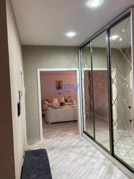 Aylıq Kirayə 3 otaqlı Yeni Tikili bina evi  170m², Bakı