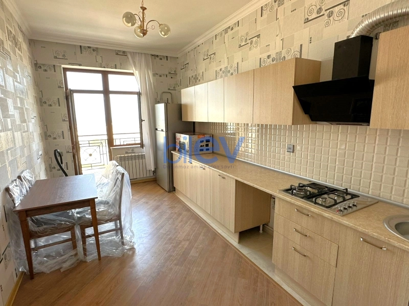 Aylıq Kirayə 3 otaqlı Yeni Tikili bina evi  130m², Bakı