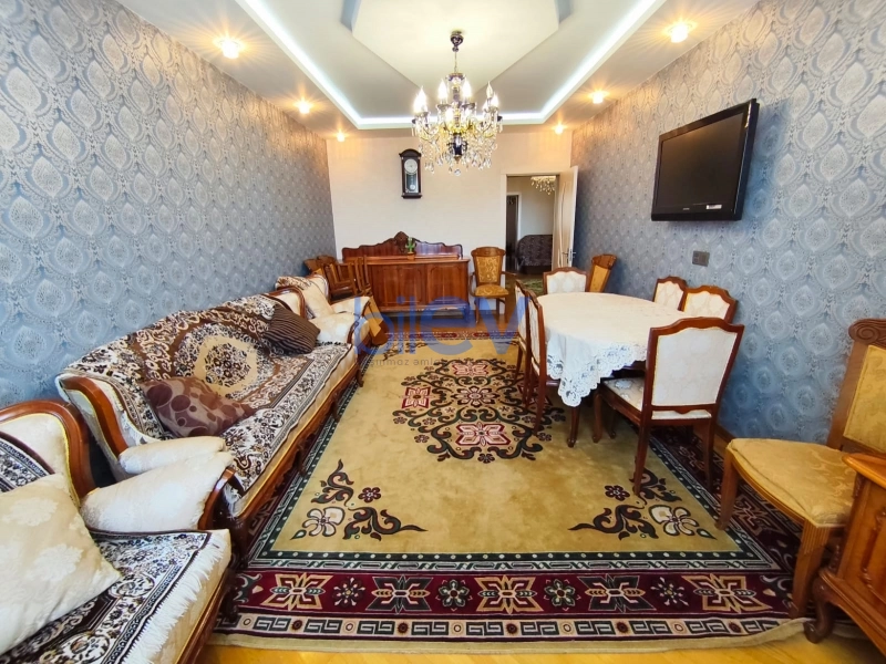 Aylıq Kirayə 3 otaqlı Yeni Tikili bina evi  130m², Bakı