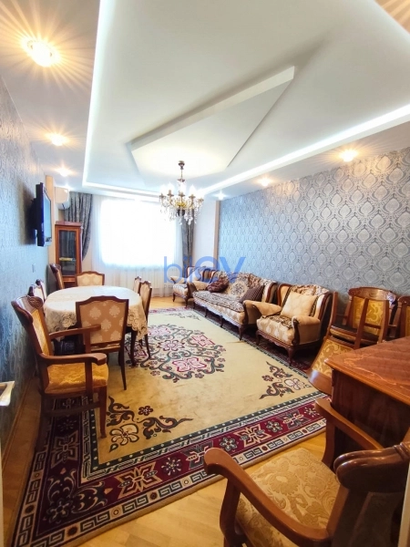 Aylıq Kirayə 3 otaqlı Yeni Tikili bina evi  130m², Bakı