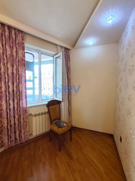 Aylıq Kirayə 3 otaqlı Yeni Tikili bina evi  130m², Bakı