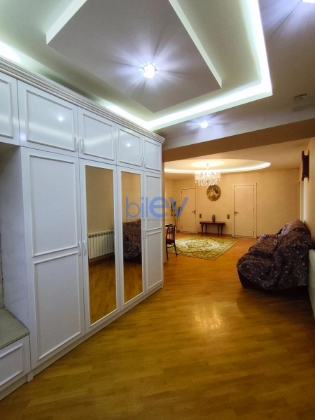 Aylıq Kirayə 3 otaqlı Yeni Tikili bina evi  130m², Bakı