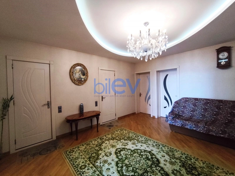 Aylıq Kirayə 3 otaqlı Yeni Tikili bina evi  130m², Bakı