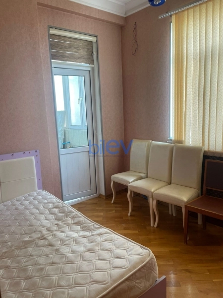 Aylıq Kirayə 3 otaqlı Yeni Tikili bina evi  108m², Bakı
