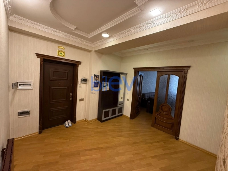 Aylıq Kirayə 3 otaqlı Yeni Tikili bina evi  145m², Bakı