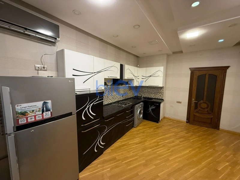 Aylıq Kirayə 3 otaqlı Yeni Tikili bina evi  145m², Bakı