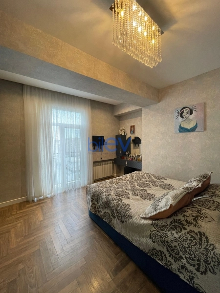 Satış 4 otaqlı Yeni Tikili bina evi  130m², Bakı