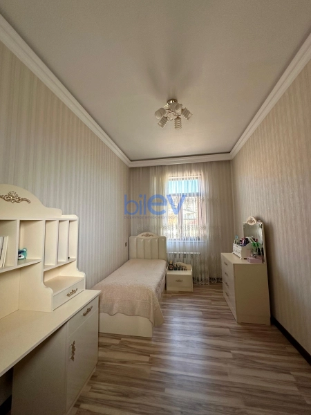 Aylıq Kirayə 6 otaqlı Bağ evi  250m², Bakı