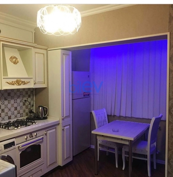 Aylıq Kirayə 3 otaqlı Köhnə Tikili bina evi  100m², Bakı