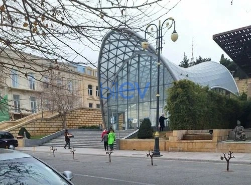 Aylıq Kirayə 3 otaqlı Köhnə Tikili bina evi  100m², Bakı