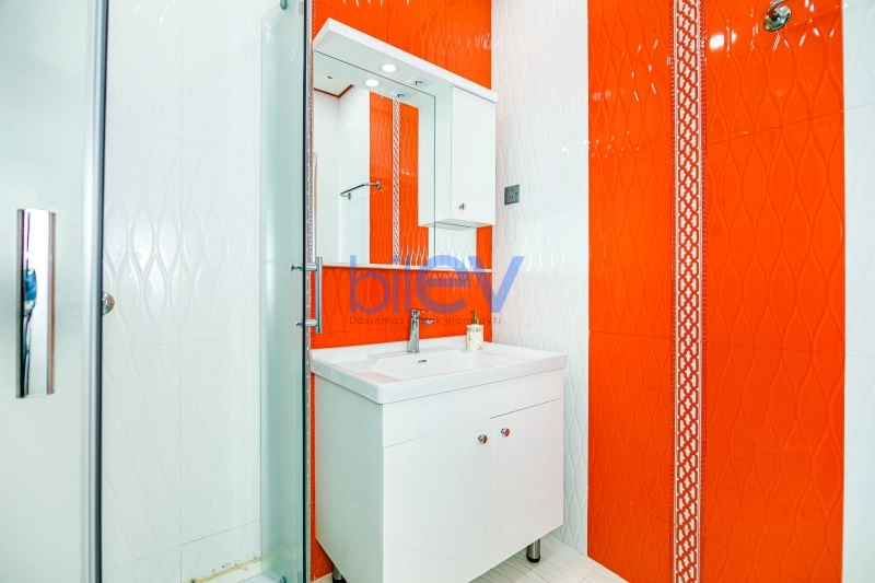 Aylıq Kirayə 4 otaqlı Köhnə Tikili bina evi  170m², Bakı