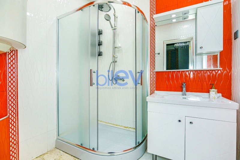 Aylıq Kirayə 4 otaqlı Köhnə Tikili bina evi  170m², Bakı