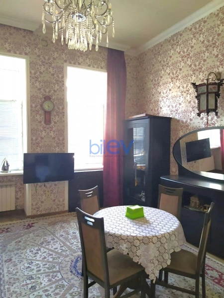 Aylıq Kirayə 2 otaqlı Köhnə Tikili bina evi  60m², Bakı