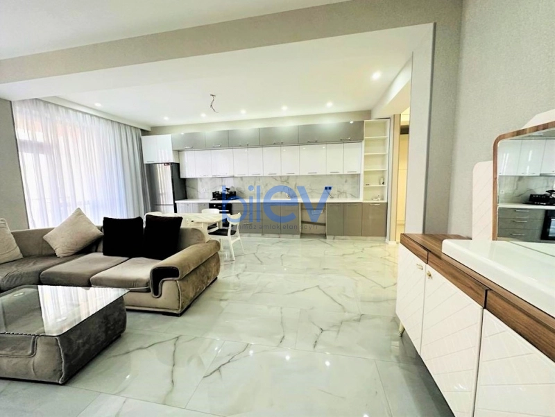 Aylıq Kirayə 3 otaqlı Yeni Tikili bina evi  130m², Bakı