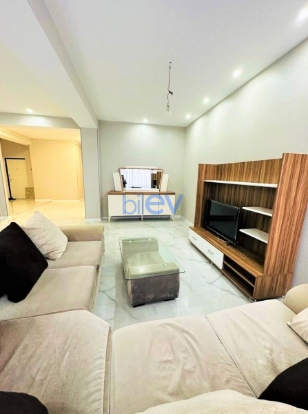 Aylıq Kirayə 3 otaqlı Yeni Tikili bina evi  130m², Bakı
