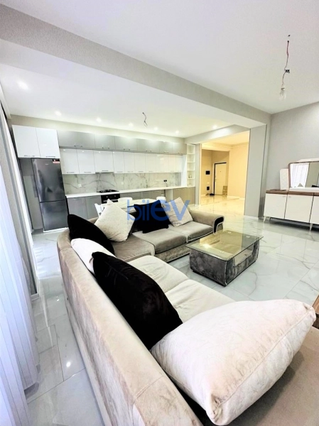 Aylıq Kirayə 3 otaqlı Yeni Tikili bina evi  130m², Bakı