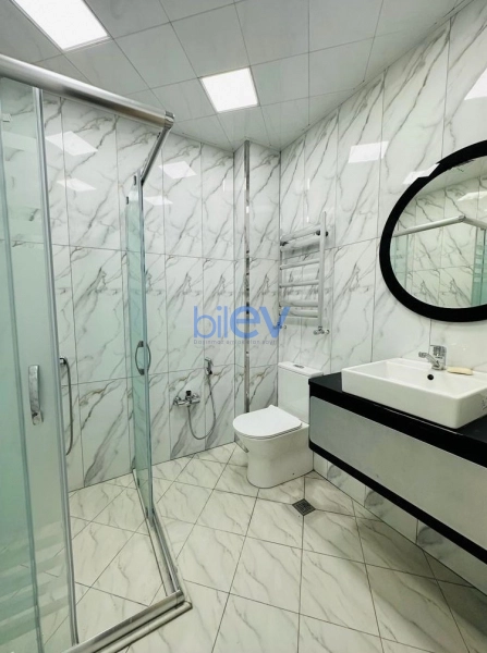 Aylıq Kirayə 3 otaqlı Yeni Tikili bina evi  130m², Bakı