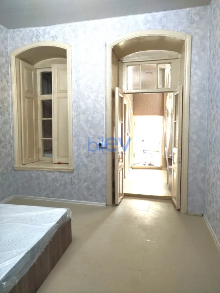 Aylıq Kirayə 3 otaqlı Köhnə Tikili bina evi  70m², Bakı