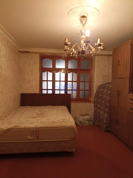 Aylıq Kirayə 3 otaqlı Köhnə Tikili bina evi  70m², Bakı