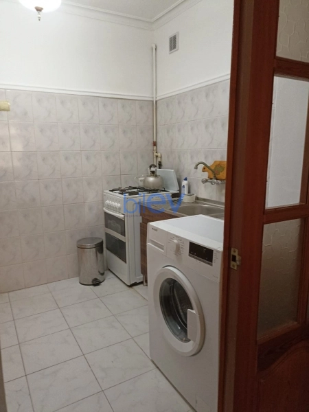 Aylıq Kirayə 3 otaqlı Köhnə Tikili bina evi  70m², Bakı