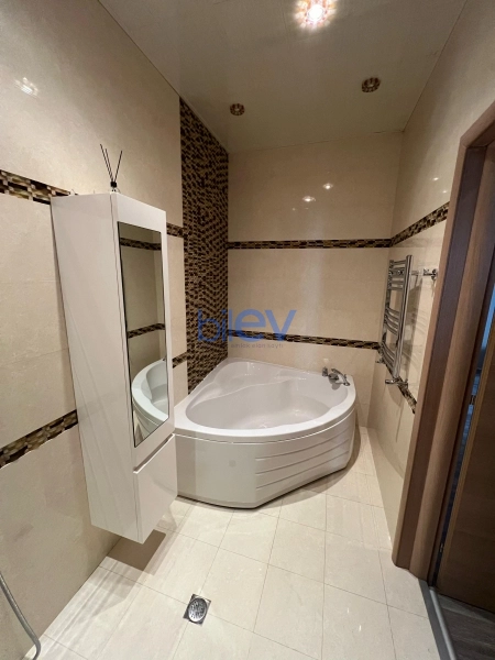 Aylıq Kirayə 3 otaqlı Yeni Tikili bina evi  90m², Bakı