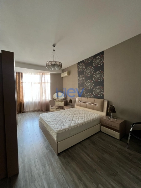 Aylıq Kirayə 3 otaqlı Yeni Tikili bina evi  90m², Bakı