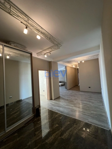 Aylıq Kirayə 3 otaqlı Yeni Tikili bina evi  90m², Bakı