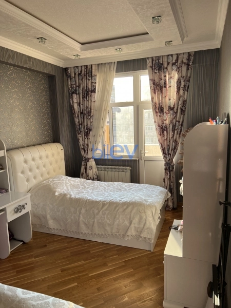 Satış 3 otaqlı Yeni Tikili bina evi  147m², Bakı