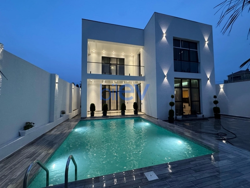 Satış 5 otaqlı Həyət evi  220m², Bakı