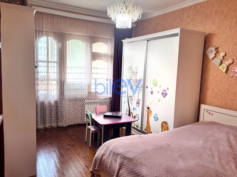 Aylıq Kirayə 3 otaqlı Köhnə Tikili bina evi  80m², Bakı