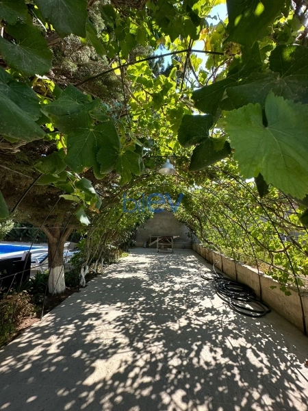 Satış 10 otaqlı Bağ evi  585m², Bakı