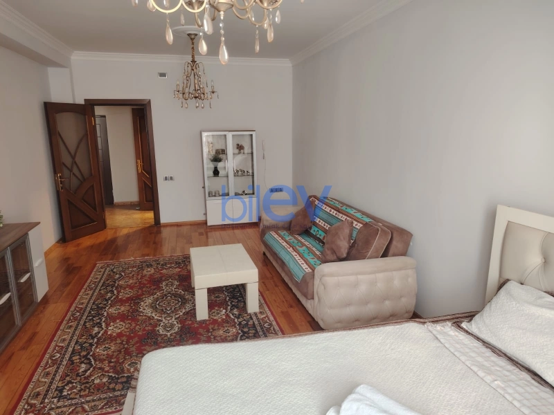 Aylıq Kirayə 1 otaqlı Yeni Tikili bina evi  65m², Bakı