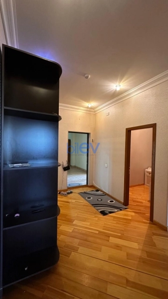 Aylıq Kirayə 3 otaqlı Yeni Tikili bina evi  105m², Bakı