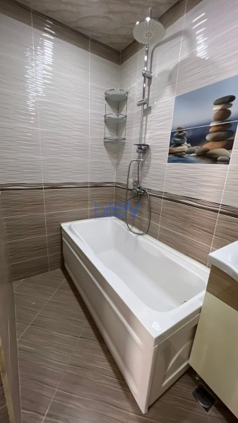 Aylıq Kirayə 3 otaqlı Yeni Tikili bina evi  78m², Bakı