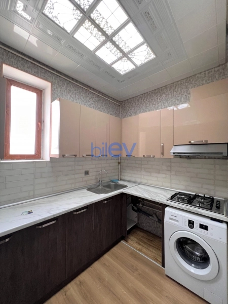 Aylıq Kirayə 3 otaqlı Yeni Tikili bina evi  107m², Bakı