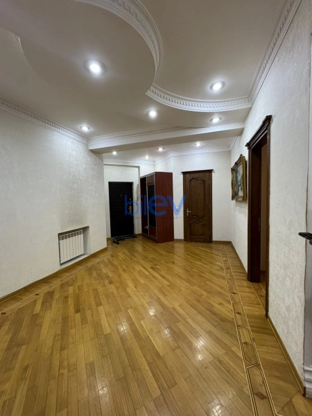 Aylıq Kirayə 3 otaqlı Yeni Tikili bina evi  170m², Bakı