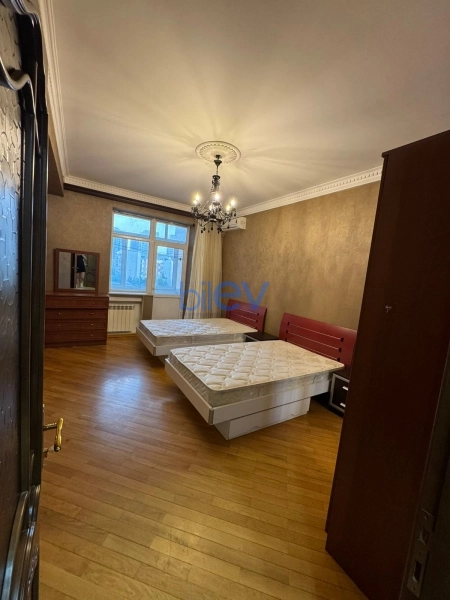 Aylıq Kirayə 3 otaqlı Yeni Tikili bina evi  170m², Bakı