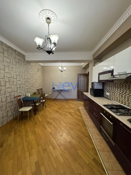 Aylıq Kirayə 3 otaqlı Yeni Tikili bina evi  170m², Bakı