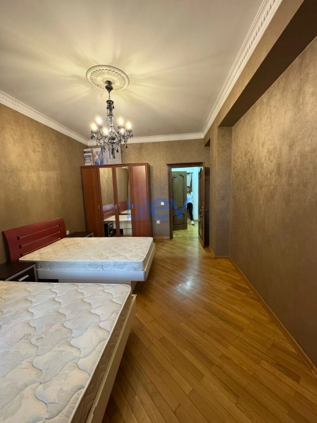 Aylıq Kirayə 3 otaqlı Yeni Tikili bina evi  170m², Bakı